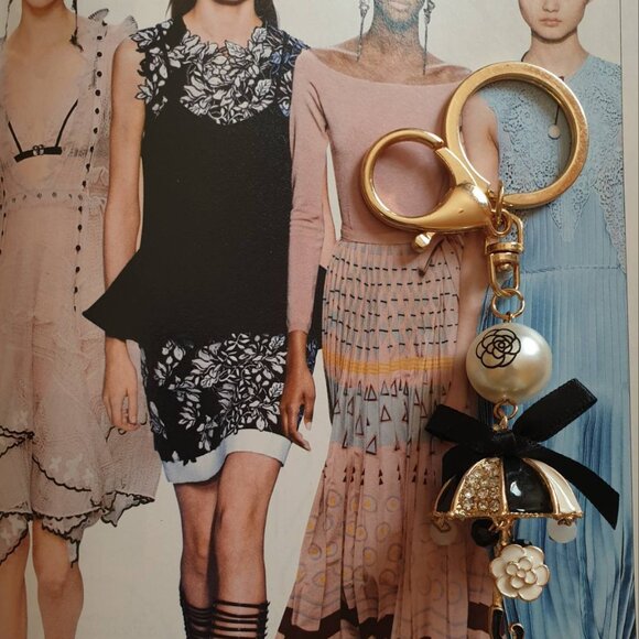 Fashion Black White Umbrella Coco Key Chain Keyring Handbag Charm Accessory Gift - Picture 2 of 4